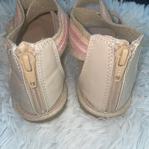 Super Cute girls size 11 shoes. - Picture 3 of 5